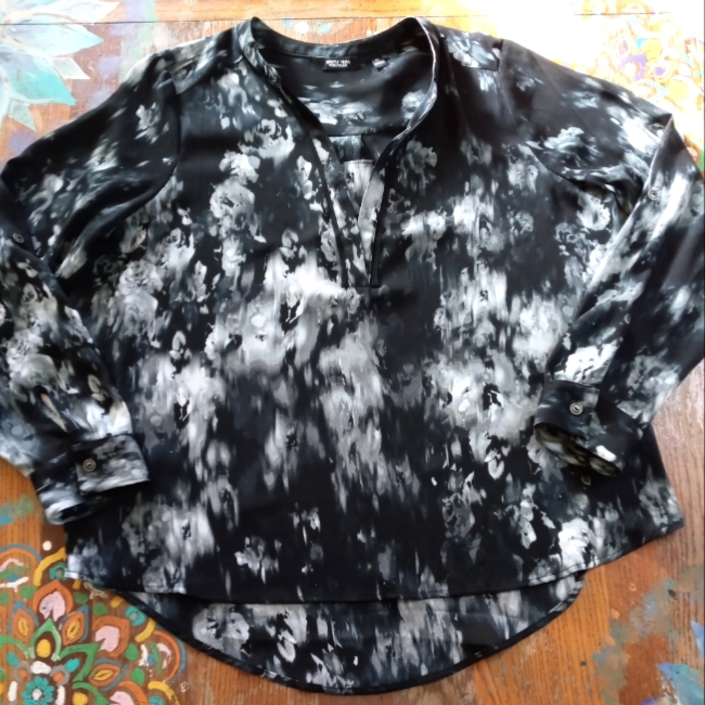Simply Vera Vera Wang Womans shirt 100% polyester